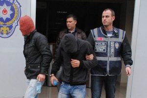 Deprem &ccedil;adırı hırsızlarına ikinci operasyon