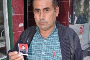 12 saat arayla hayata veda ettiler