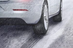 Kış lastiği olmayan ara&ccedil;lar trafiğe &ccedil;ıkamayacak