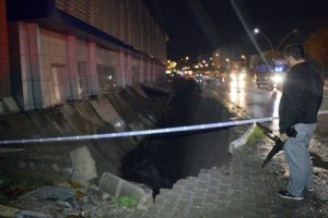 AVM'nin otoparkı &ccedil;&ouml;kt&uuml;