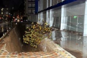 AVM'nin kapalı otoparkı &ccedil;&ouml;kt&uuml;