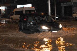 Eskişehir'de sokaklar g&ouml;le d&ouml;nd&uuml;