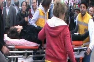 Bursa'da gen&ccedil; kıza kamyonet &ccedil;arptı!