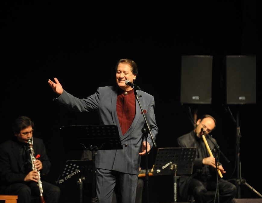 Ahmet &Ouml;zhan'dan sanat m&uuml;ziği ziyafeti