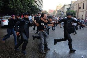 Mısır'da 24 kişinin g&ouml;zaltı s&uuml;resi uzatıldı