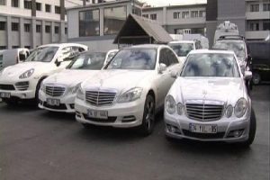 L&uuml;ks otomobil galerisi değil Emniyet'in bah&ccedil;esi