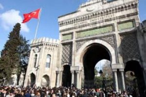 &Uuml;niversiteliler eş se&ccedil;erken kişiliğe bakıyor