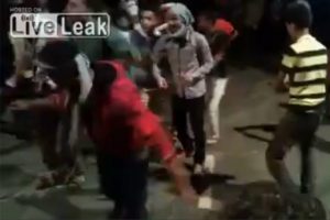 Gangnam dansı ile iki kişiyi &ouml;ld&uuml;rd&uuml;