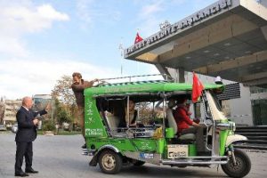 "Tuk Tuk" ile 13 bin kilometrelik yolculuk