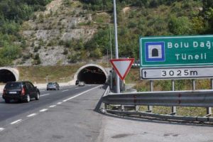 Bolu Dağı T&uuml;neli'nde TIR yangını