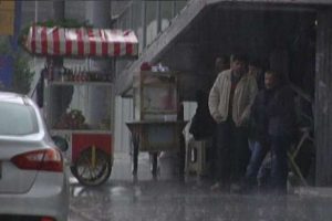 Sağanak yağmura yakalandılar