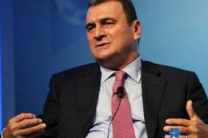 Ko&ccedil; Holding frene basıyor