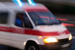 Ambulans ile otomobil &ccedil;arpıştı