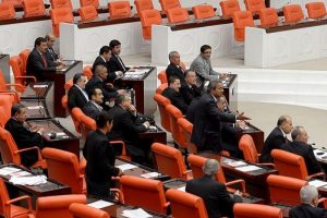 Kamer Gen&ccedil;'in tepkisi uygun olmadı