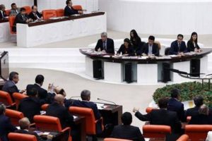 CHP'li vekilin odasında kavga