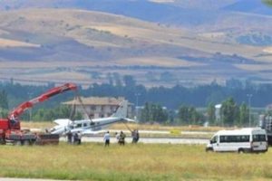 THK u&ccedil;ağı Bulgaristan'a acil iniş yaptı