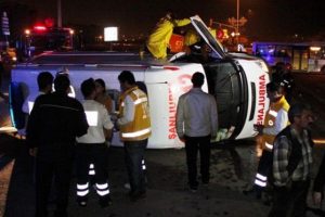 Otomobille &ccedil;arpıştı: 7 yaralı