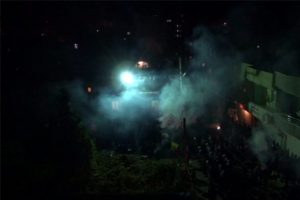 İzinsiz g&ouml;steriye polis m&uuml;dahalesi
