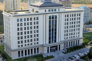 AK Parti &ouml;n&uuml;nde canlı bomba paniği