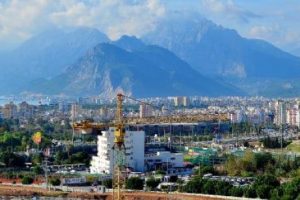 İlk kar Antalya'ya da d&uuml;şt&uuml;
