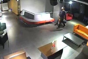 &Ccedil;aldığı bilgisayarla internete girince...