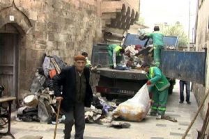 Evinden 3 kamyon &ccedil;&ouml;p &ccedil;ıktı
