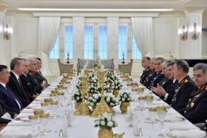 G&uuml;l'den YAŞ &uuml;yelerine yemek