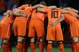 Hollanda hocasını arıyor