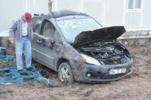 Emniyet şeridindeki araca TIR &ccedil;arptı: 1 &ouml;l&uuml;