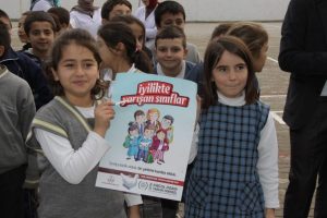 Yetim kardeşlerine sahip &ccedil;ıkıyorlar