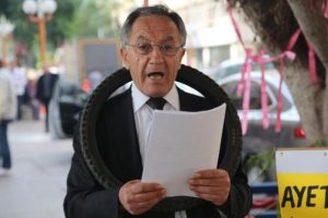 Emekli polisten dershanelere destek