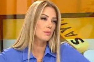 Petek Din&ccedil;&ouml;z sapık hayranlarından yana dertli...