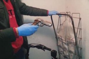 Silah ticareti yapan &ccedil;eteye şafak baskını