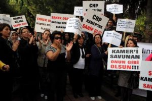 AK Parti'li kadınlardan "Kamer Gen&ccedil;" protestosu