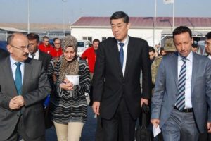 Japonya B&uuml;y&uuml;kel&ccedil;isi Suriyelileri ziyaret etti