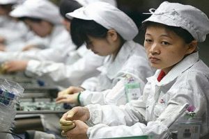 Bir iPhone'u yapmak i&ccedil;in 600 iş&ccedil;i &ccedil;alışıyor