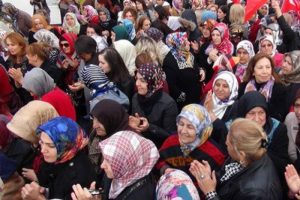 G&ouml;k&ccedil;ek destekli Gen&ccedil; protestosu