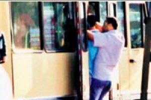 Minib&uuml;slere kameralı takip
