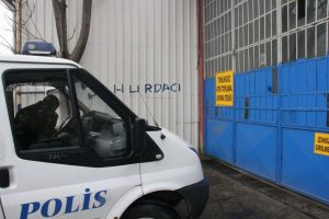 Bursa'da alarmı devre dışı bırakıp kasayı &ccedil;aldılar