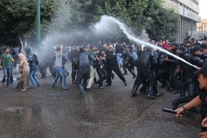 Mısır'da g&ouml;steri yasası protestosu: 1 &ouml;l&uuml;, 3 yaralı