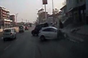 Bursa'da yarışırken kaza yaptılar!