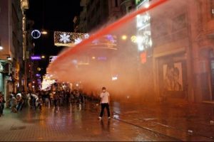Eylemciye yardım edene 3 yıl hapis