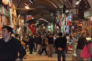 İranlılar Kapalı&ccedil;arşı'yı bastı