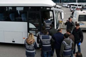 Maket &uuml;zerinden ev satıp dolandırdılar