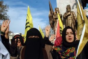 Mısır'da tutuklu olan kız &ouml;ğrenciler i&ccedil;in eylem