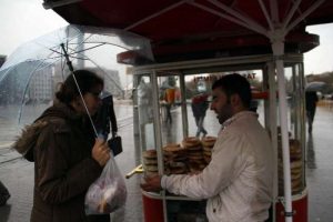 Taksim'de simide mecburi indirim