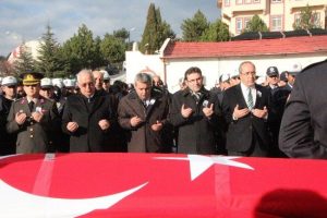 Polis memuruna hazin cenaze t&ouml;reni