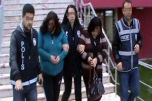 3 yaşındaki &ccedil;ocuğu d&ouml;verek &ouml;ld&uuml;rd&uuml;