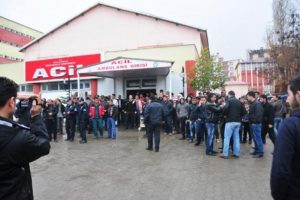 Midib&uuml;s şarampole yuvarlandı: 25 yaralı