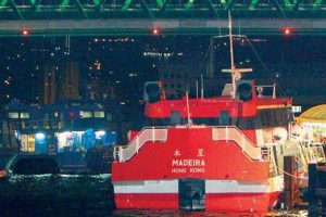 Hızlı feribot tanımsız k&uuml;tleye &ccedil;arptı